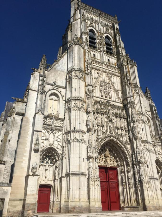 Hotel Jean De Bruges Сен-Рикье Экстерьер фото